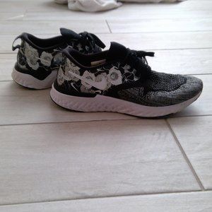 Nike flyknit running shoe